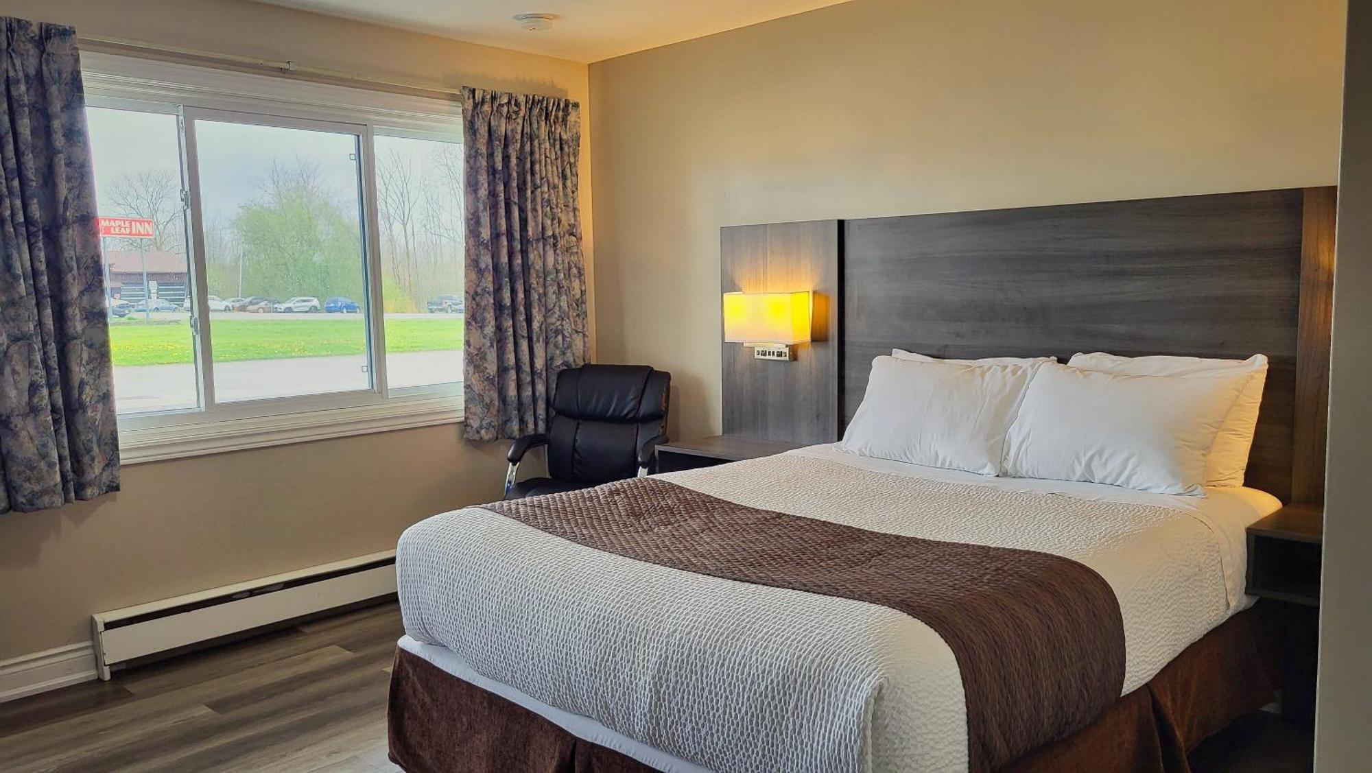 Maple Leaf Inn & Suites Kincardine Exterior photo